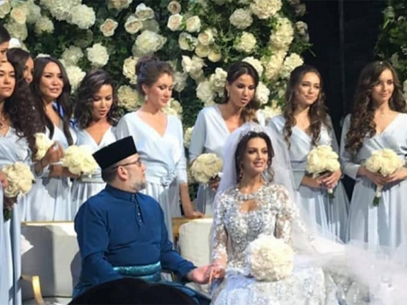 تعليق الحسناء الروسية على طلاقها من الملك الماليزي السابق